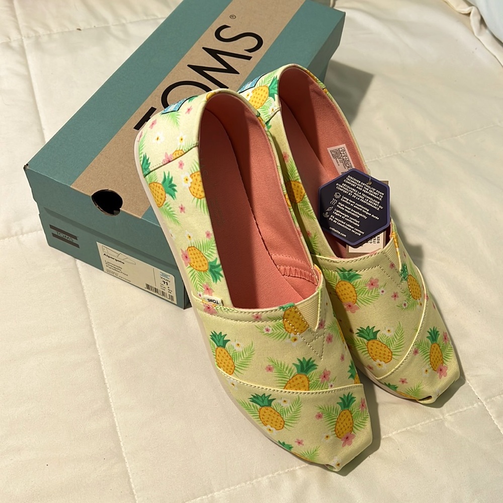 BNIB Toms Alpargata lemonade pineapple paradise print women’s size 11